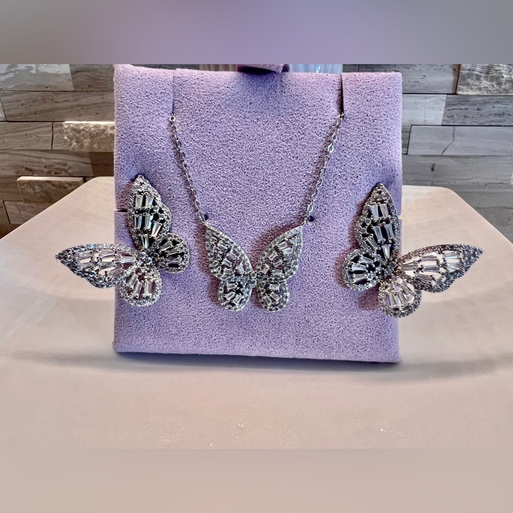💎NEW 14K Gold plated Diamond Butterfly 🦋 Earrings & Necklace Set